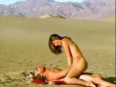 Entzückendes Teenie-Mädchen porno mit reifen wird hart und schnell gefickt (Megan)