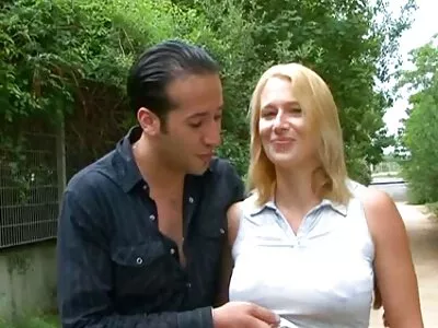 Zierliches Teen reife porn tube wickelt Beine um Schwanz Video (Tiny Tyler)