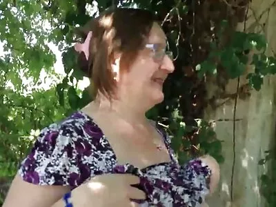 Teen mit reife porno videos harten Nippeln in kaltem Aufwärmvideo (Nadea)