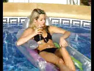 Pool Lesbo Sex deutsche porno reife frauen mit 3 Teens Video (Sabrina Blond)